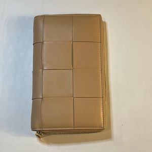 Bottega Veneta Cassette Zip Around Wallet - Porridge